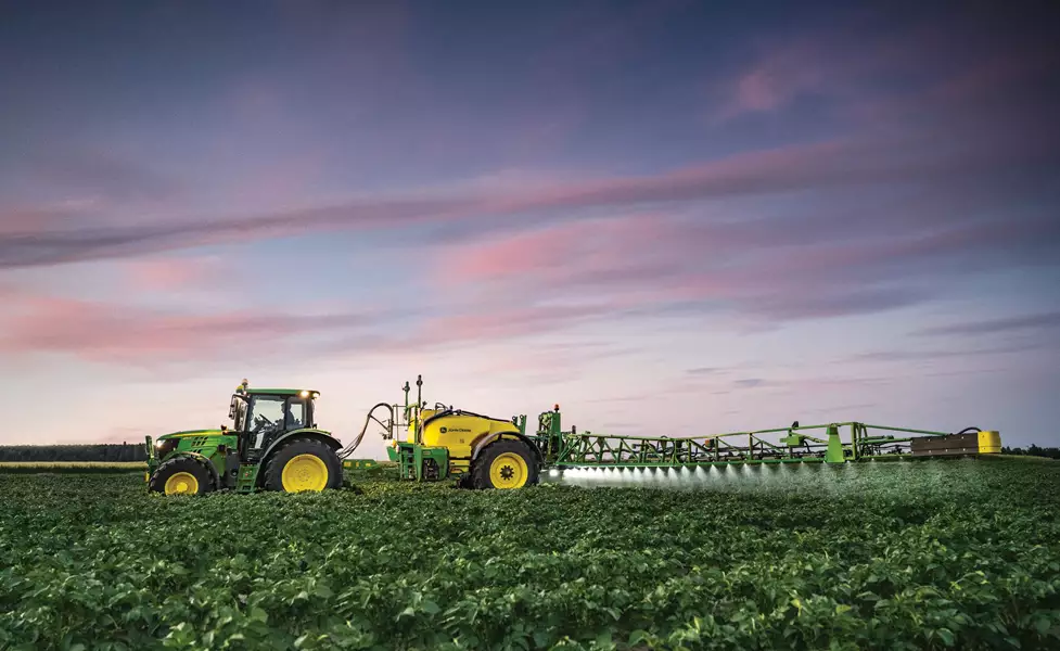 John Deere traktor og sprøjte
